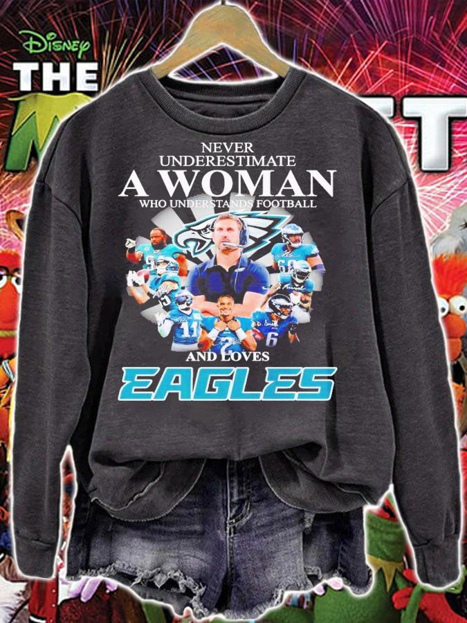 Never underestimate a woman who understands football Philadelphia Eagles signatures shirt t-shirt