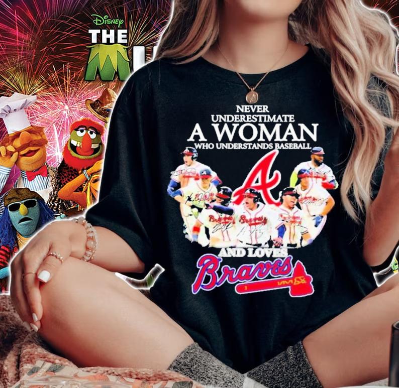 Atlanta Braves Never Underestimate A Woman Who Understands Baseball And Loves Braves Signatures t-shirt woman shirt