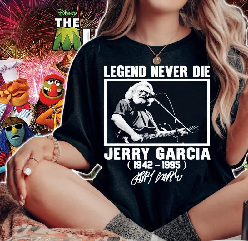 Legend Never Die Jerry Garcia Rock 1942-1995 Signature T-Shirt t-shirt woman shirt