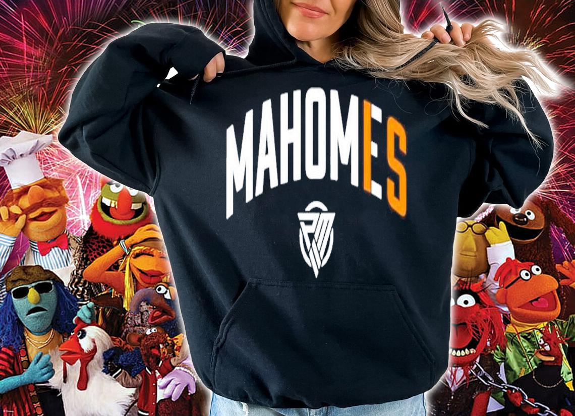 Jackson Mahomes Wearing Mahomes Shirt t-shirt hoodie