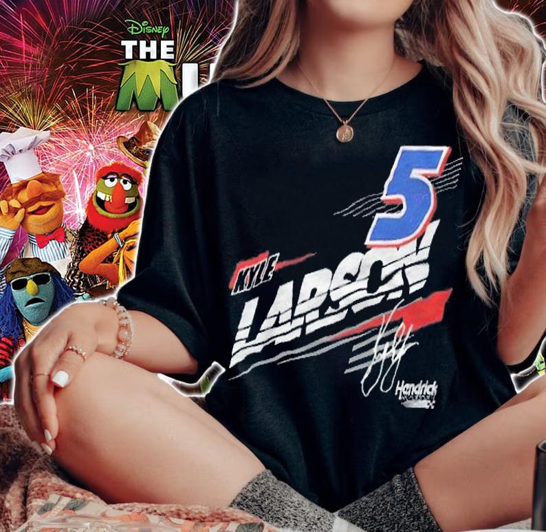 Kyle Larson 5 Hendrick signature T-shirt woman shirt