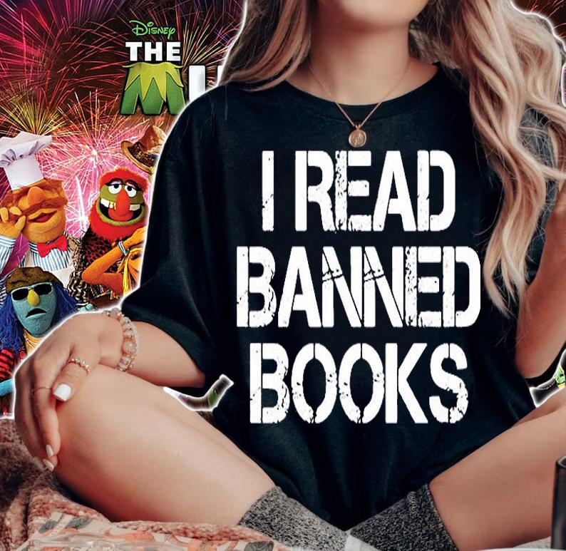 I Read Banned Books T-Shirt woman shirt