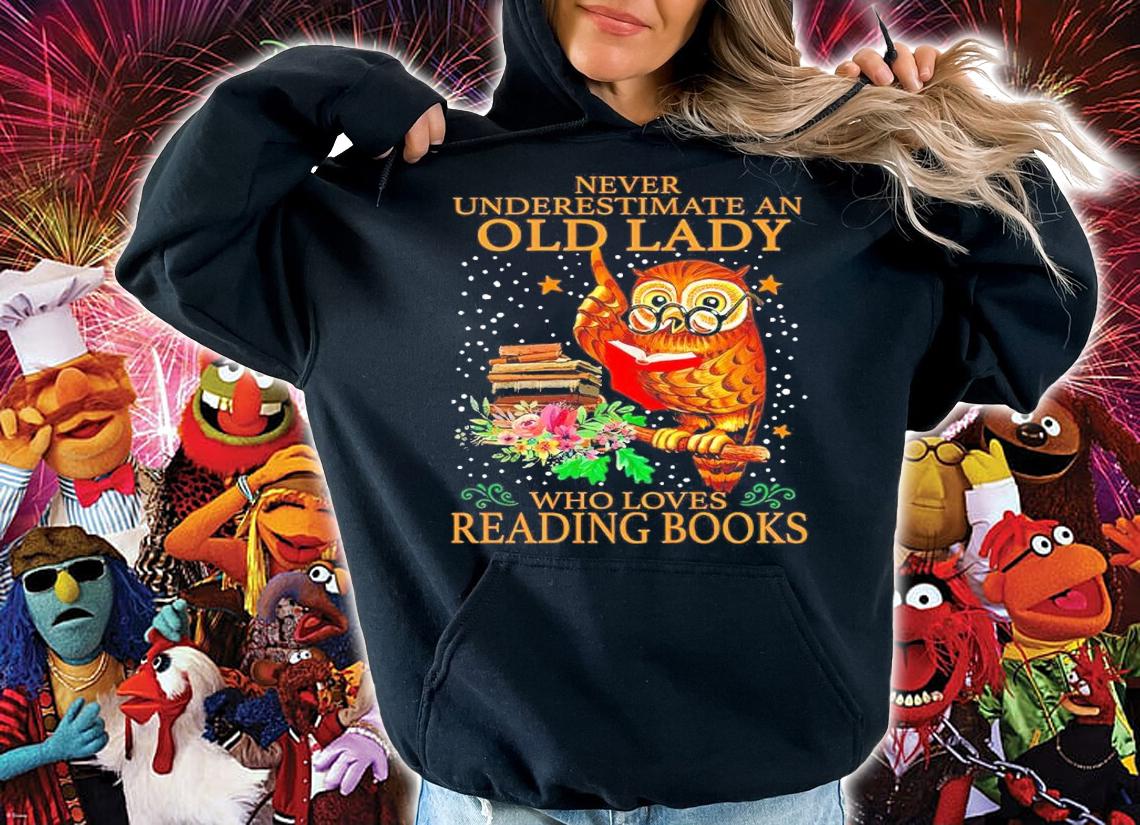 Owl Never Underestimate An Old Lady Who Loves Reading Books Shirt hoodie