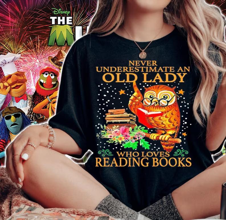 Owl Never Underestimate An Old Lady Who Loves Reading Books Shirt woman shirt
