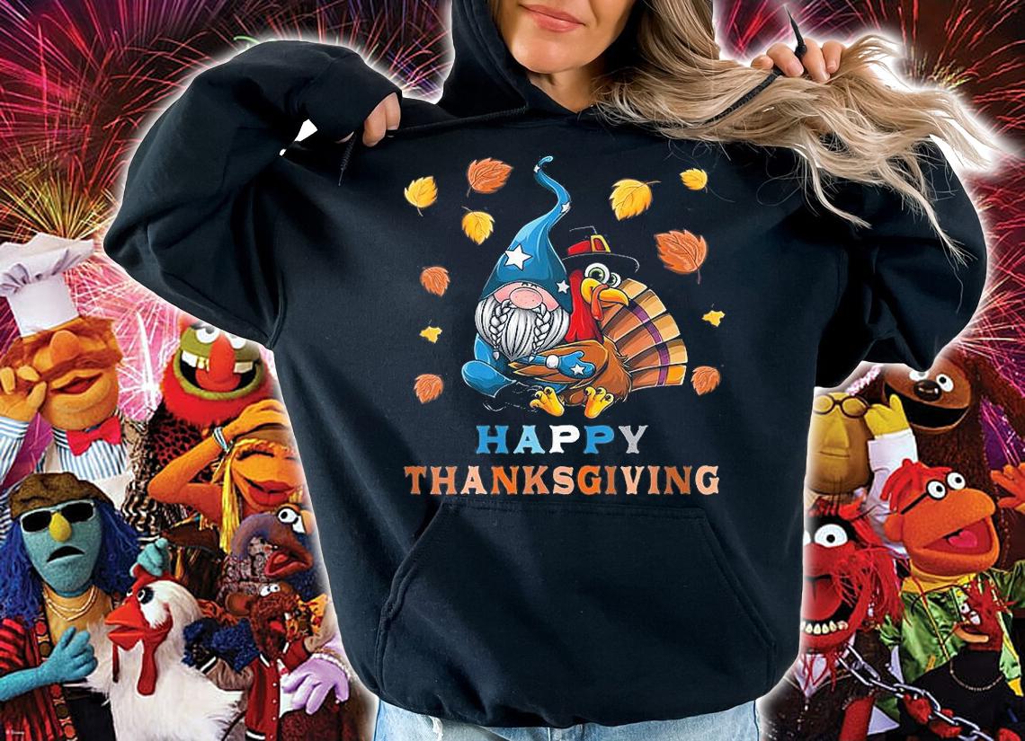 Cute Gnome Hugs Turkey Happy Thanksgiving T-Shirt