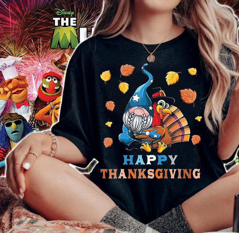 Cute Gnome Hugs Turkey Happy Thanksgiving T-Shirt