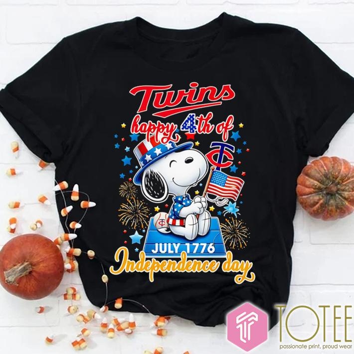 Peanuts Snoopy Minnesota Twins Baseball Happy 4Th Of July Independence Day T-shirt